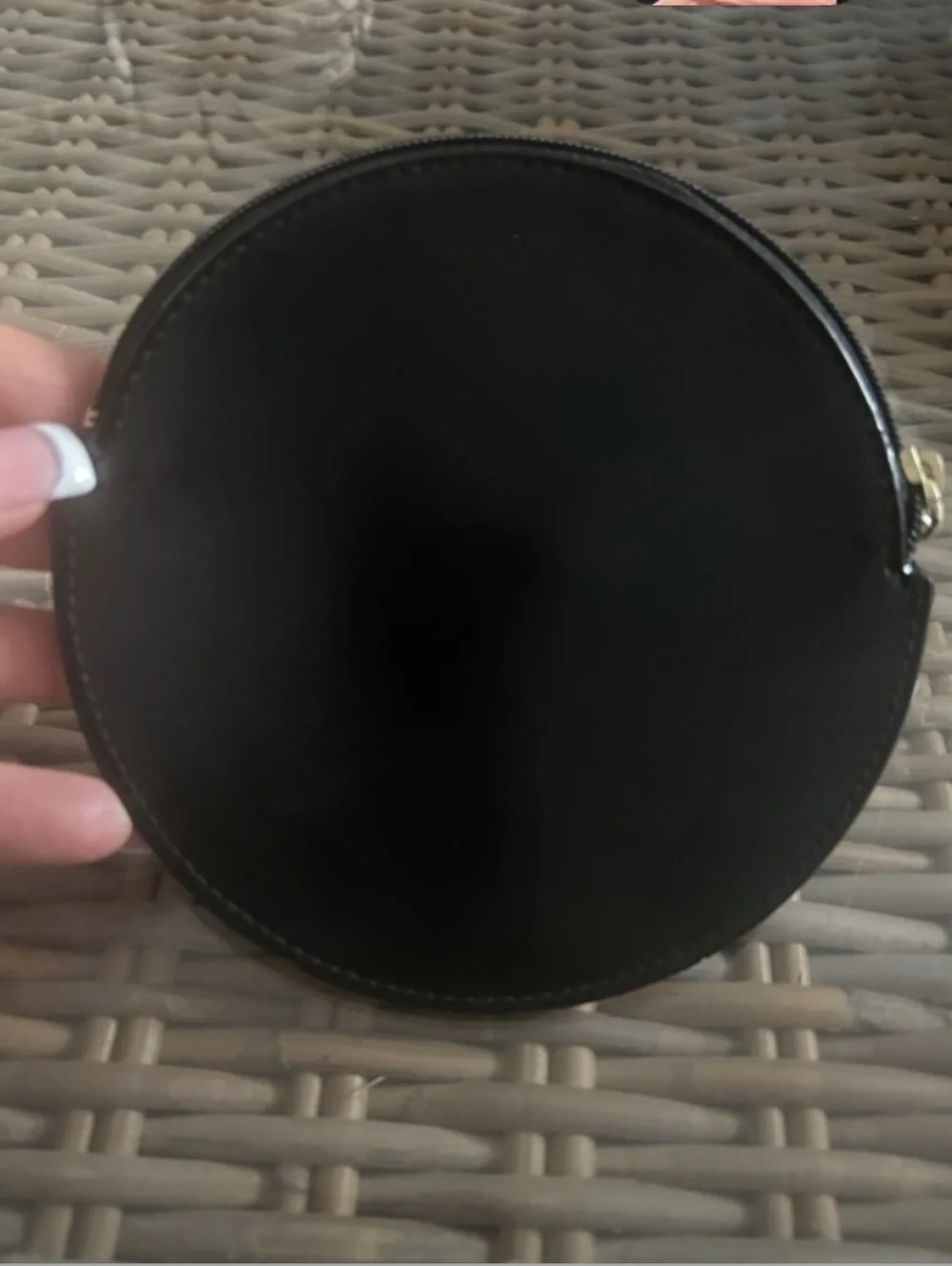 Victoria's Secret-Round Sequin Heart Coin Purse-Keychain (Black 🖤) - Picture 3 of 4